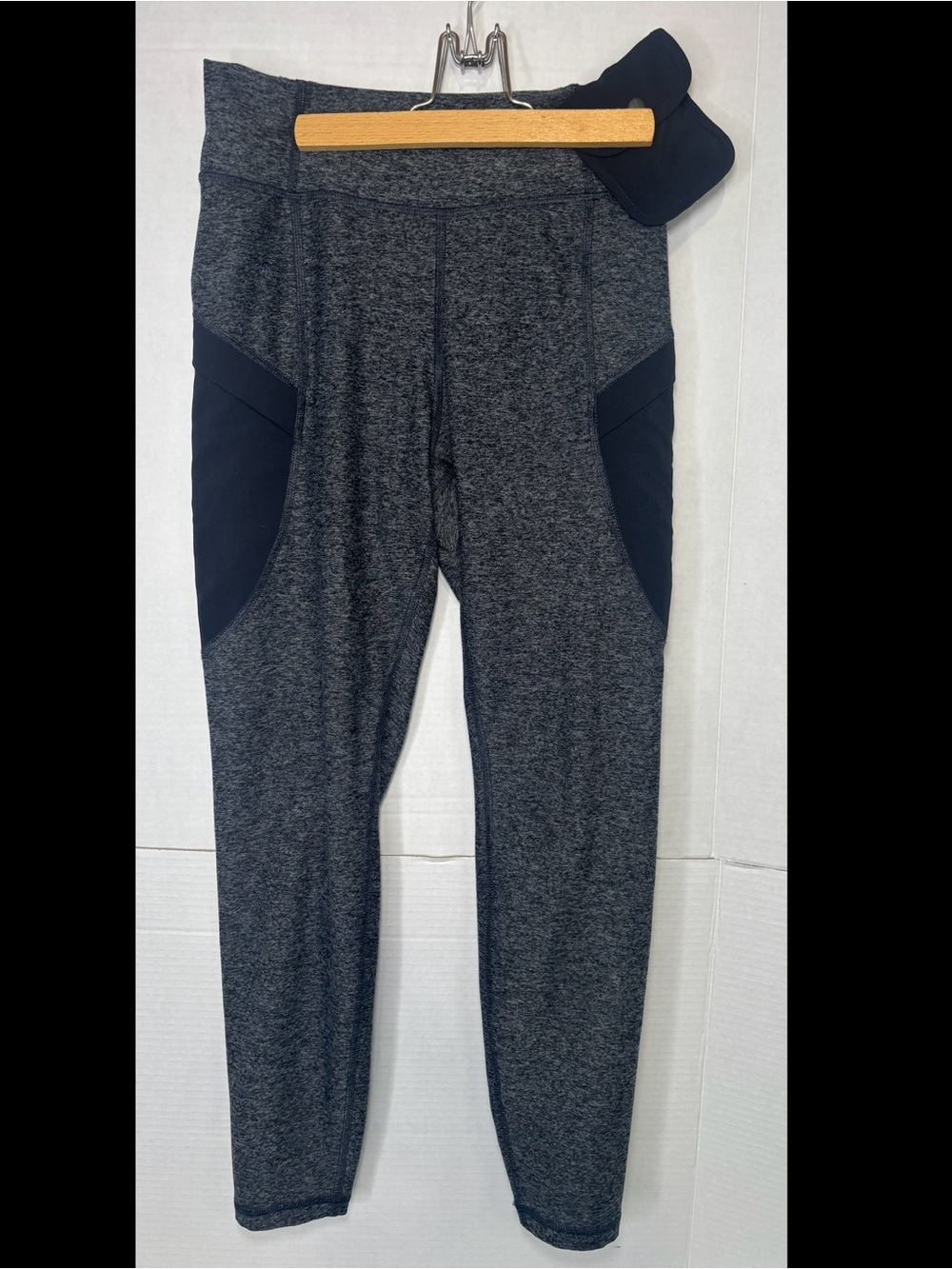 Old Navy Go-Dry Activewear Dark Heather Grey High-Rise Leggings Side Pouch